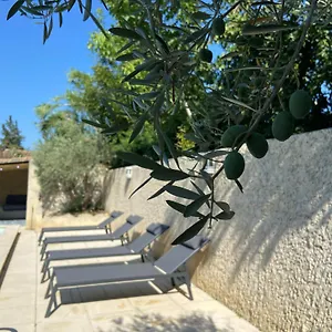 https://la-maison-en-couleurs-espace-piscine.fr-provencehotel.com