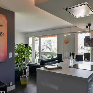 https://la-roseraie-du-lac.hotels-rhonealpes.com